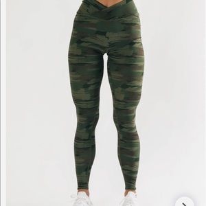 Alphalete leggings worn once fit big from the waist